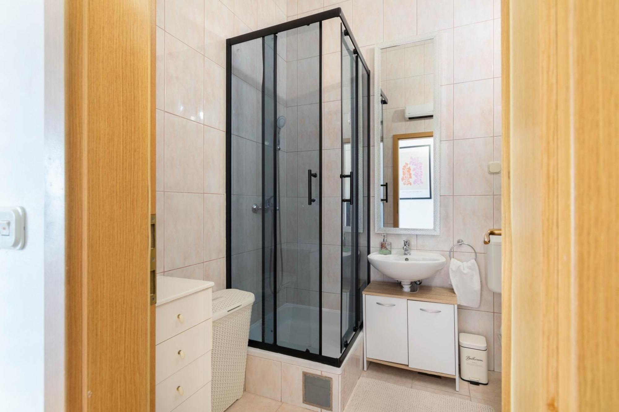 Apartment 30 M From Beach,Makarska,Marija Buitenkant foto